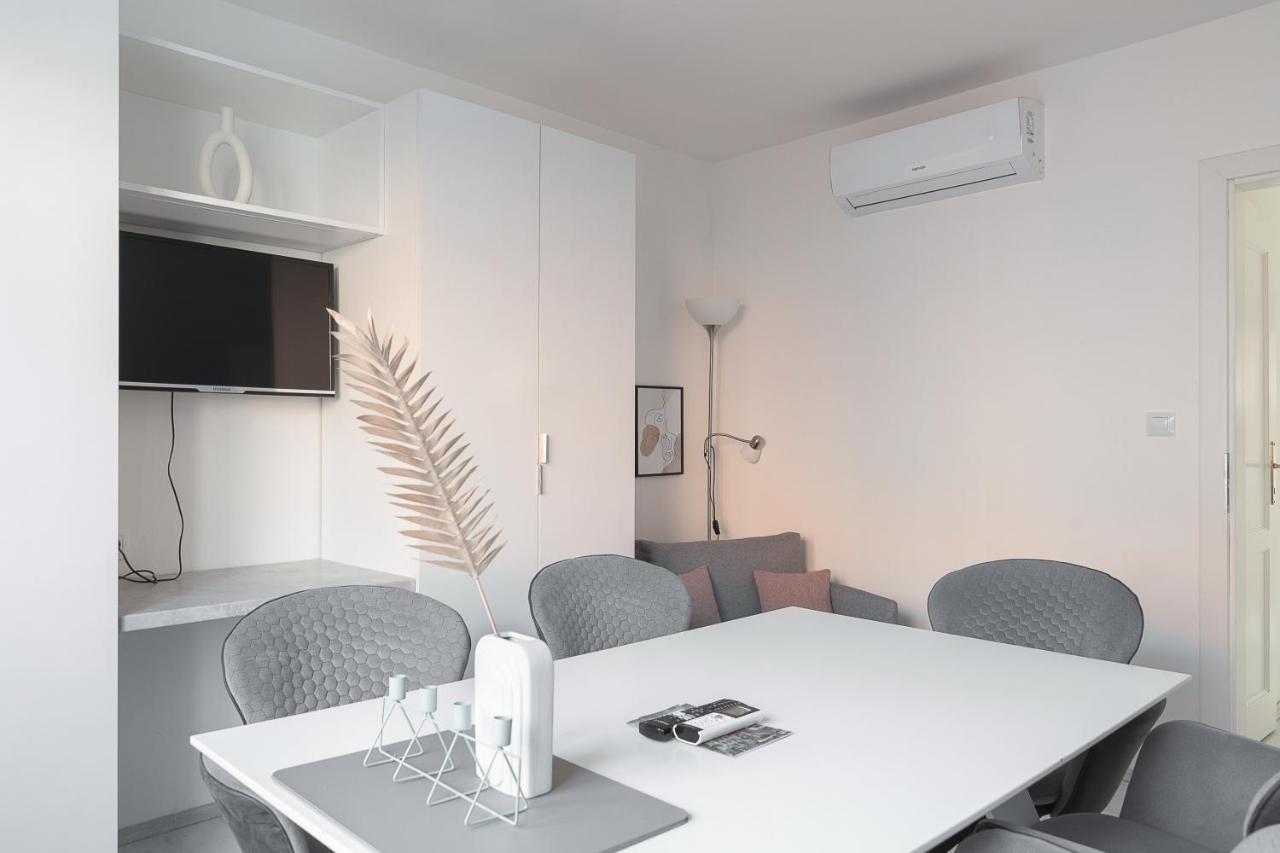 Skolska Winter Terrace Apartment Praha Bagian luar foto