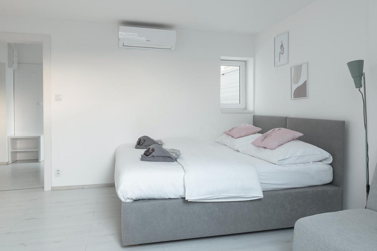 Skolska Winter Terrace Apartment Praha Bagian luar foto